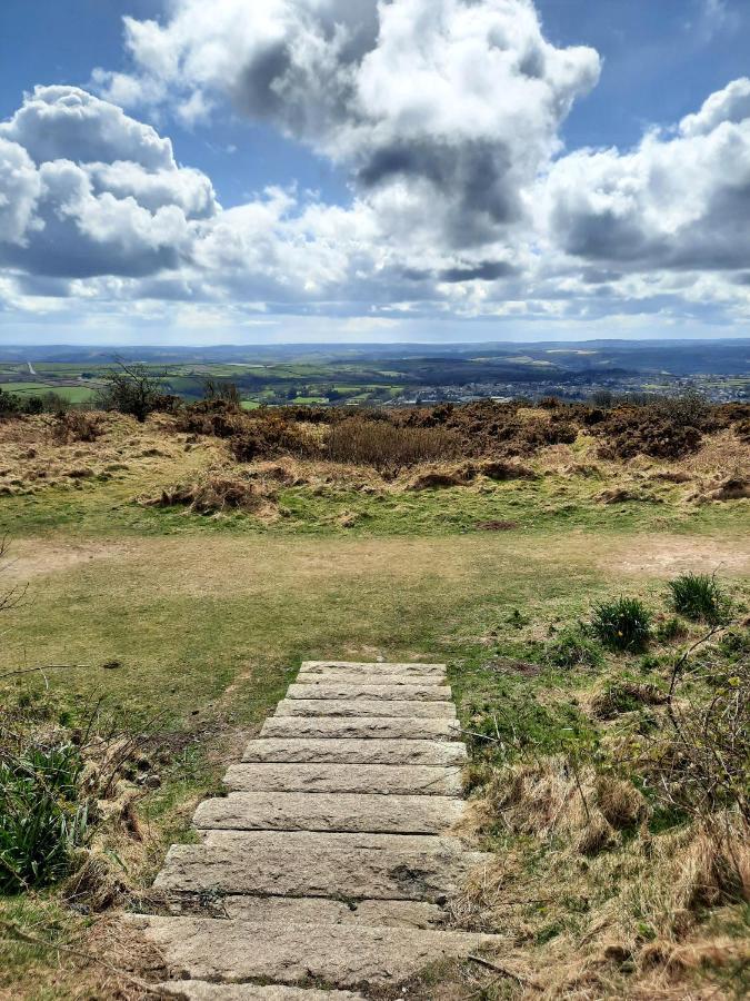Summit Camping Kit Hill Cornwall Panoramic Views Grass Pitch From 15Pn Or Bella Bell Tent 75Pn Callington Экстерьер фото