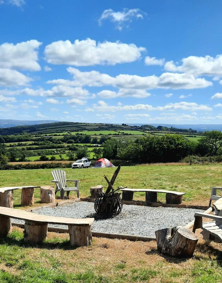 Summit Camping Kit Hill Cornwall Panoramic Views Grass Pitch From 15Pn Or Bella Bell Tent 75Pn Callington Экстерьер фото