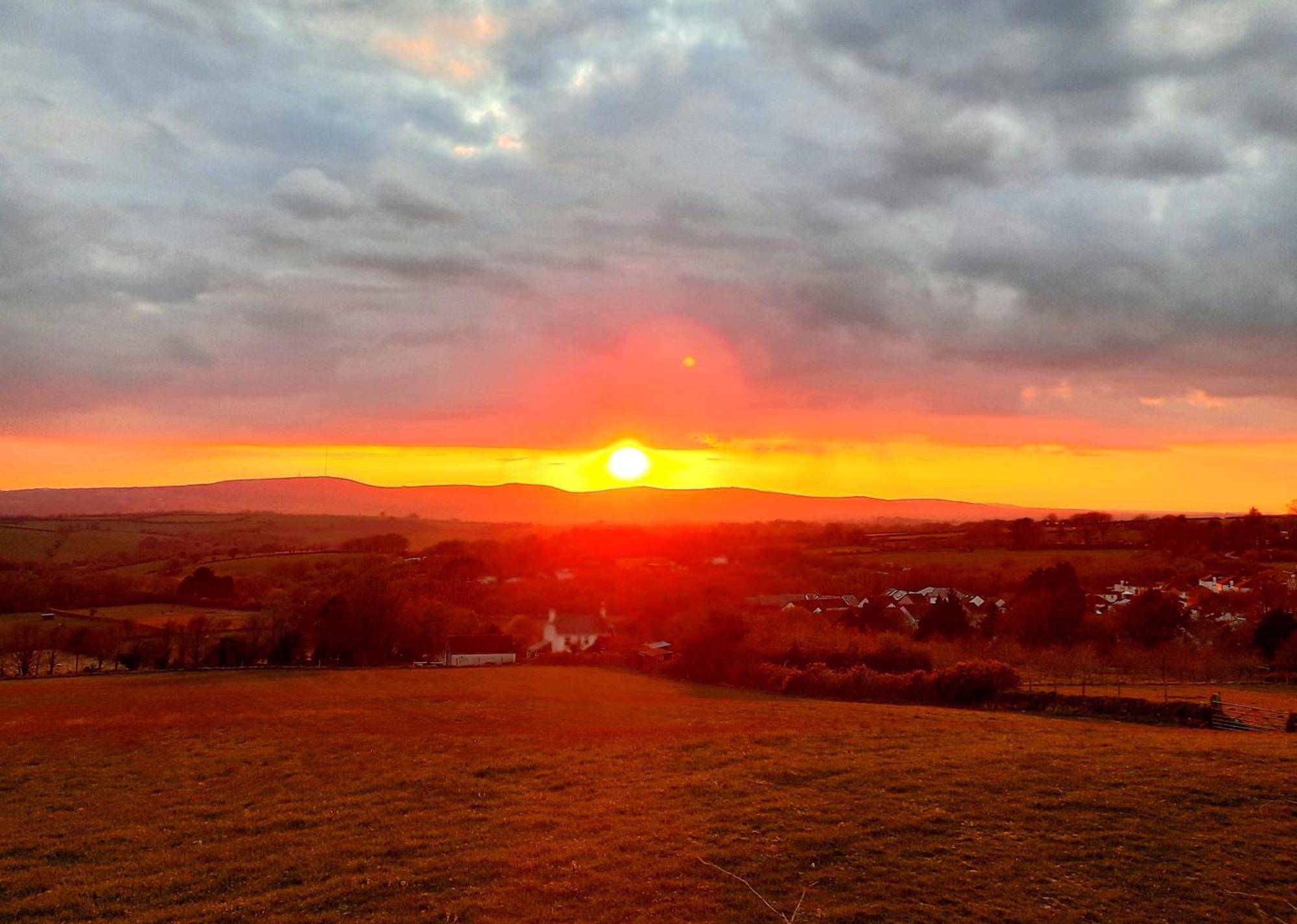 Summit Camping Kit Hill Cornwall Panoramic Views Grass Pitch From 15Pn Or Bella Bell Tent 75Pn Callington Экстерьер фото